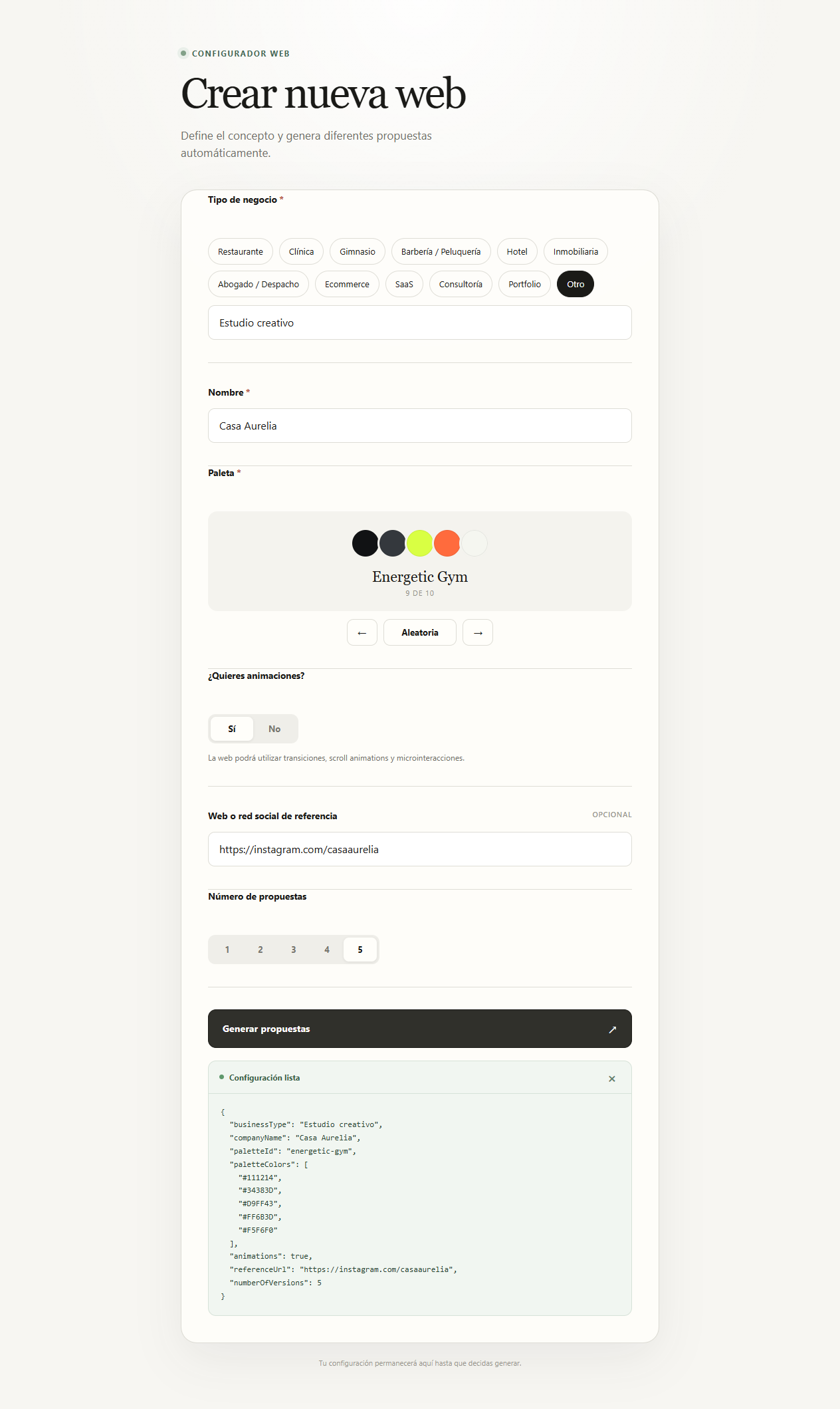 Formulario del Configurador web. Negocio, nombre, paleta y movimiento tienen controles propios. La configuración lista aparece como una estructura JSON.